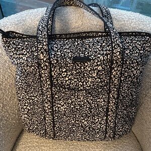 Vera Bradley Perfect Size Tote For Travel Or Work!